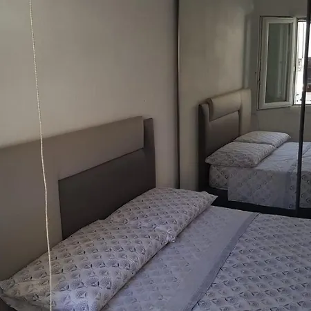 Apartmán A 300 Metri Dal Mare Arredato Con Cucina Camera Matrimoniale, Bagno E Veranda Vivibile Per Le Serate Est,ive *